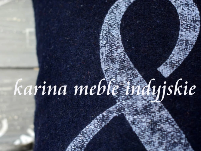 Naturalna poszewka z wełny – detal filcowanego materiału