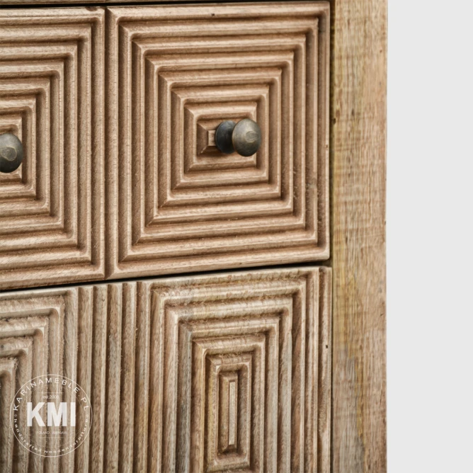 zblizenie na geometryczne rzezbienia szuflad komoda rustykalna meble drewniane