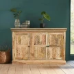 komoda indyjska boho loco w salonie naturalne meble z drewna mango
