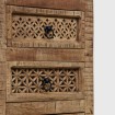 detale rzeźbionych frontów szuflad meble orientalne drewno patynowane