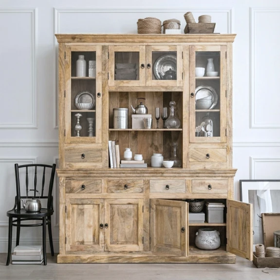 meble drewniane potężny kredens z nadstawką z litego drewna mango w jasnym salonie