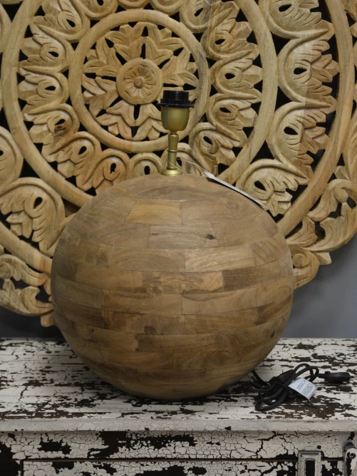 lampa drewniana sprzedawana bez abażuru czarny kabel z wtyczką baza kula