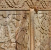 detal precyzyjnych rzezbien na drzwiach komody meble orientalne