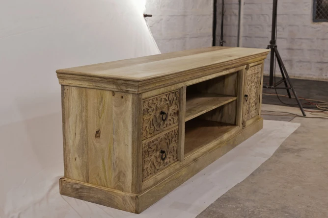 komoda rtv 180x45x60 cm naturalne drewno mango lakierowany blat ze skosu masywna bryła
