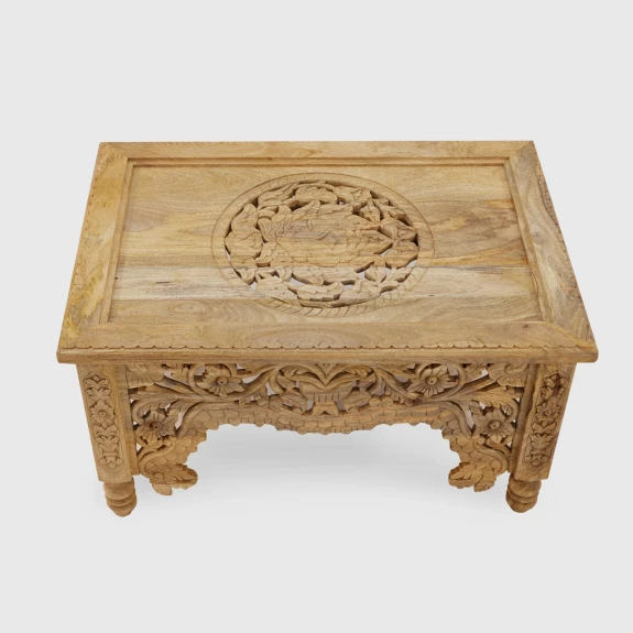 meble orientalne rzeźbiony stolik indyjski w stylu boho 90x60 naturalne drewno mango widok z góry na rozetę