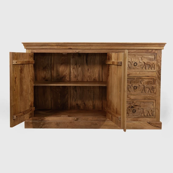 komoda z litego drewna mango 150x45x90 otwarte drzwiczki widoczna pojemna wewnętrzna półka