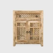 meble drewniane komoda indyjska shanti 75 cm z drewna mango naturalny odcień 1 szuflada i 2 rzeźbione drzwi na wprost