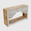 konsola boho indyjska 150 cm z ozdobnym białym frontem i naturalną ramą profil ze skosu z prawej strony z góry