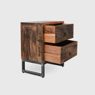 zblizenie na zarysowania i pekniecia starego drewna teak i akacja w komodzie loftowej
