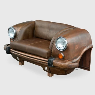 oryginalna sofa ze starego samochodu profil pod katem widoczne wgniecenia rdza na karoserii