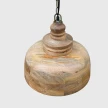 okragla lampa wiszaca drewniana rzut pod katem ukazujacy uslojenie drewna mango
