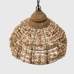 lampa z koralikow boho widok z dolu szeroki okragly klosz na jasnym tle