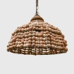 kopulasta lampa wiszaca w stylu boho zrobiona z jasnego drewna profil z prawej