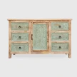 szeroka komoda indyjska z drewna mango z rzezbionymi mietowymi frontami widok na wprost