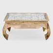 masywny stolik orientalny opium z wygietymi nogami widok na wprost z poziomu podlogi