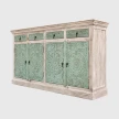masywna komoda z drewna mango z rzezbionymi drzwiami shabby chic pod katem