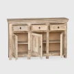 otwarta komoda rustykalna ukazująca wysunięte szuflady i pojemne wnętrze z drewnianymi półkami