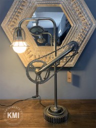 Rower Loft – industrialna lampa metalowa stojąca