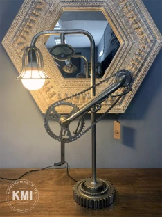 Rower Loft – industrialna lampa metalowa stojąca