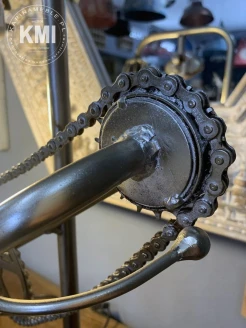 lampa loftawa z łańcuchem rowerowym