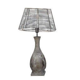drewniana lampa z drucianym abażurem