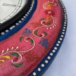 Kolorowy zegar orientalny – tarcza i wskazówki w stylu retro