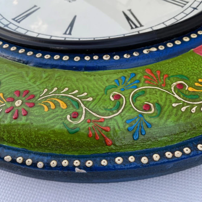 Zegar dekoracyjny na ścianę – boho i kolonialny charakter