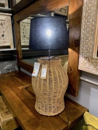 Lampa stołowa boho‑loft bez abażura – meble drewniane naturalne