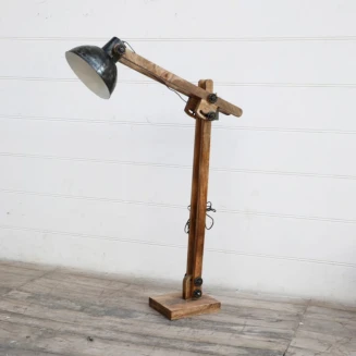 loftowa lampa podłogowa stojąca drewniana