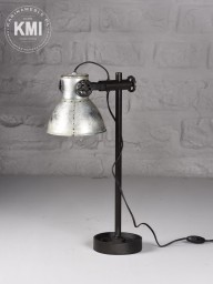 Lampa na biurko – industrialna, loftowa i stylowa