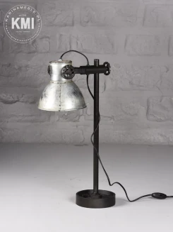 Lampa na biurko – industrialna, loftowa i stylowa