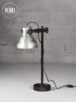 Lampa na biurko – industrialna, loftowa i stylowa
