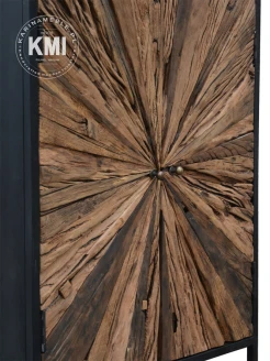 detale frontu ze starego drewna tekowego wzór sunburst w designerskiej komodzie loftowej
