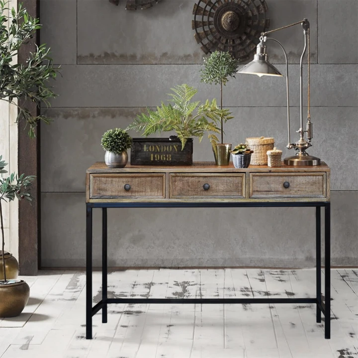 Biurko industrialne Roma z drewna mango i metalu – mebel loftowy z trzema szufladami, idealny do biura lub salonu w stylu industrialnym.