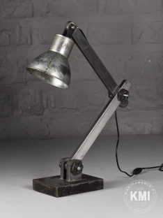 Metalowa lampa biurkowa industrialna czarna – Karina Meble