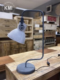 loftowa lampa na biurko metalowa jasno szara