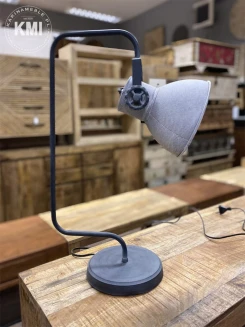 loftowa lampa na biurko metalowa jasno szara
