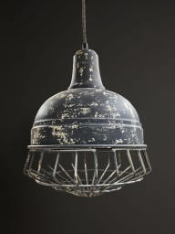 postarzana lampa loftowa z metalową siatką