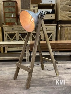 lampa stojąca loftowa industrialna drabina