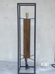 loftowa lampa podłogowa stojąca ze starego drewna i metalu