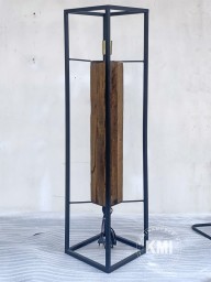 loftowa lampa podłogowa stojąca ze starego drewna i metalu