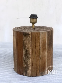 Loftowa lampa stołowa – stare drewno, meble drewniane industrialne
