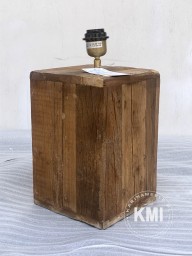 Lampa stołowa loftowa z drewna odzyskanego – styl industrialny i vintage