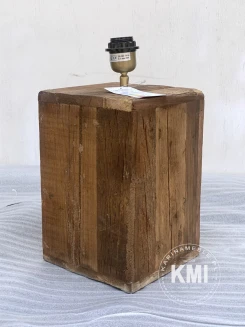 Lampa stołowa loftowa z drewna odzyskanego – styl industrialny i vintage