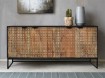 Duża komoda CHECKERS – 4-drzwiowa, drewniana z mango, geometryczne fronty, styl loftowy
