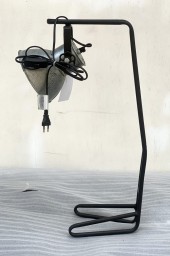 Industrialna lampa biurkowa Metro – lampa loftowa i lampa industrialna z indyjskim akcentem