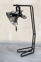 Industrialna lampa biurkowa Metro – lampa loftowa i lampa industrialna z indyjskim akcentem