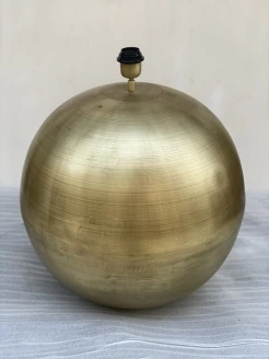 lampa retro ze złotym wykończeniem bez klosza