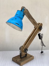 Lampa biurkowa z drewna i metalu – niebieska, meble drewniane Industrial