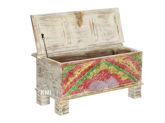 Kolorowy kufer drewniany – styl boho i vintage